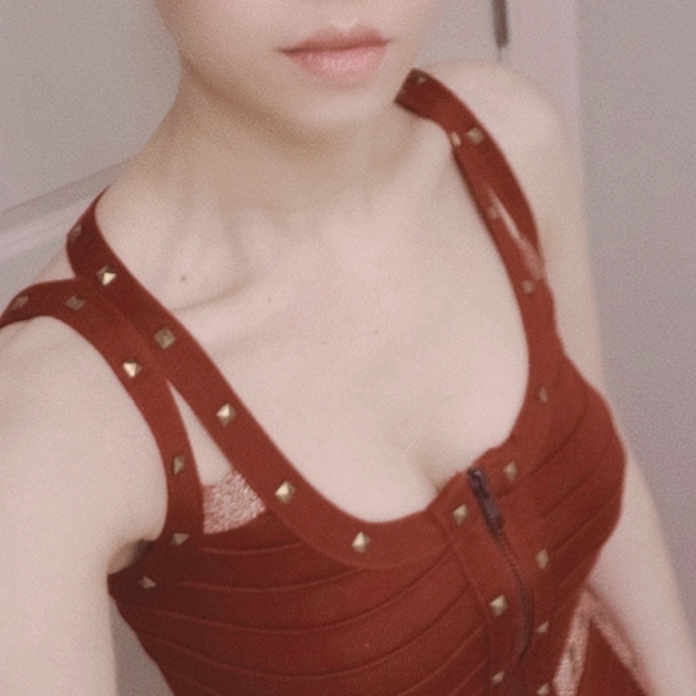 Bodycon burgundy dress